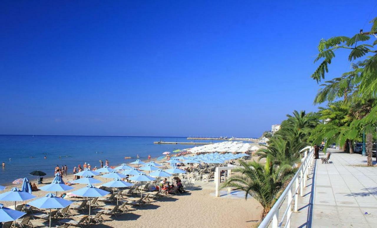 Sea Star Apartments Kallikratia Nea Kallikrateia ภายนอก รูปภาพ